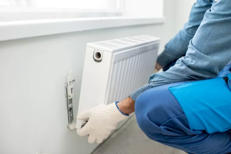 Poser un chauffage dans une cave rénovée en chambre à coucher, Vienne, SALENT'EAU PLOMBERIE