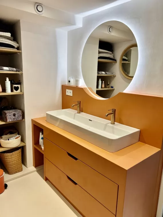 Meuble lavabo sur mesure avec vasque et robinetterie